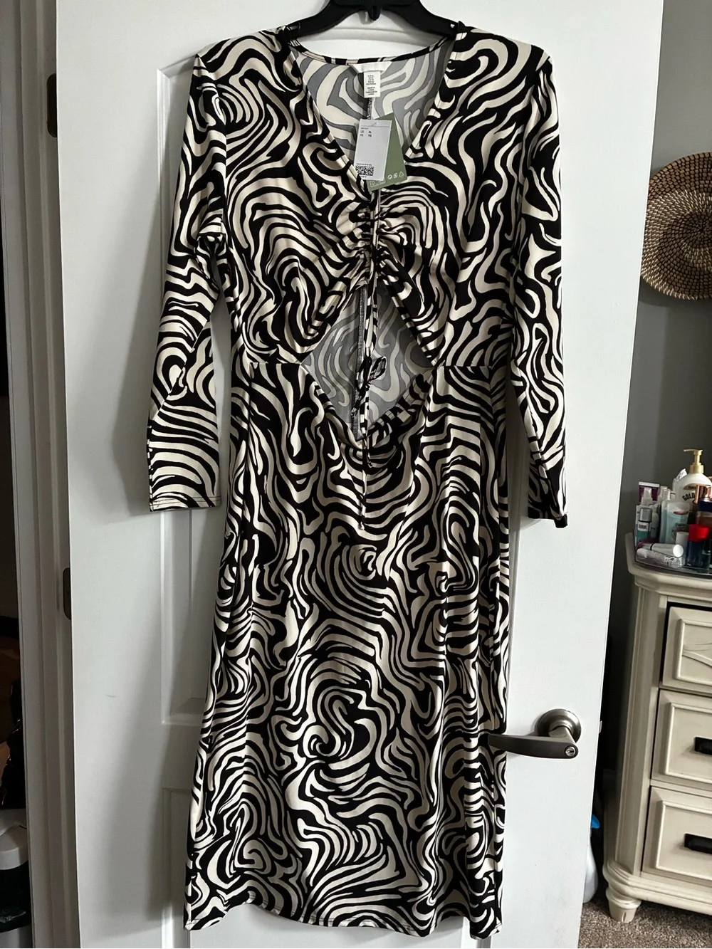 H&M Black and Cream Swirl Tie-Front Long Sleeve Dress